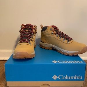 NWT Columbia Newton Ridge Mens Plus II Waterproof Hiking Boots 10.5